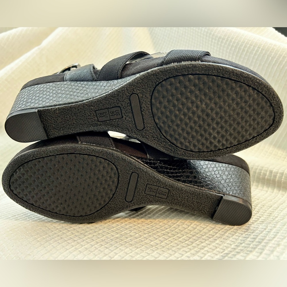 AEROSOLES NEW Black Snake “Lightscape” Wedge Sandals Size 8.5 - New in Box - Picture 4 of 12